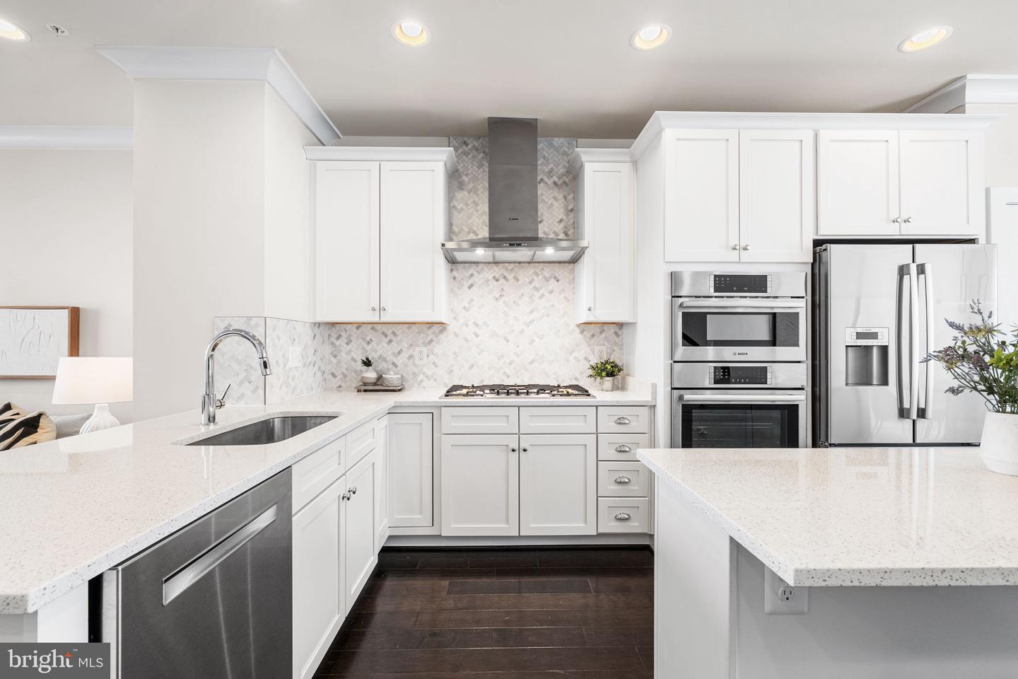 4973 LAKESIDE XING, CHANTILLY, Virginia 20151, 3 Bedrooms Bedrooms, ,3 BathroomsBathrooms,Residential,For sale,4973 LAKESIDE XING,VAFX2286180 MLS # VAFX2286180