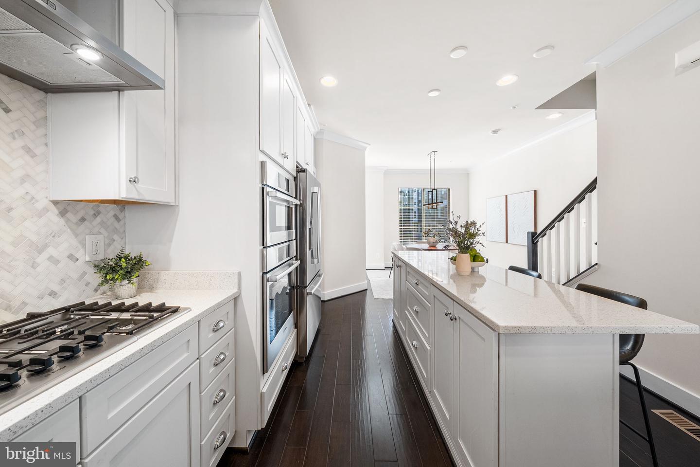 4973 LAKESIDE XING, CHANTILLY, Virginia 20151, 3 Bedrooms Bedrooms, ,3 BathroomsBathrooms,Residential,For sale,4973 LAKESIDE XING,VAFX2286180 MLS # VAFX2286180