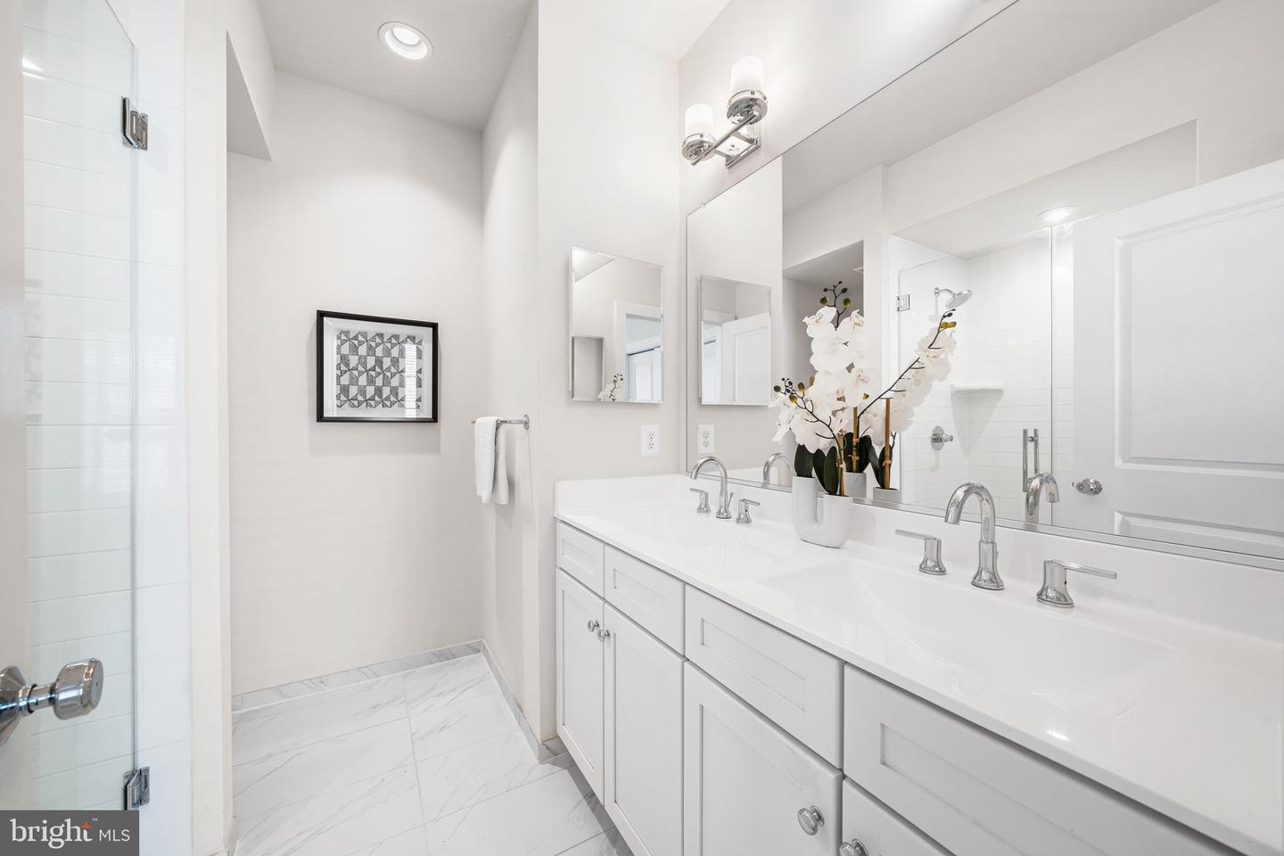 4973 LAKESIDE XING, CHANTILLY, Virginia 20151, 3 Bedrooms Bedrooms, ,3 BathroomsBathrooms,Residential,For sale,4973 LAKESIDE XING,VAFX2286180 MLS # VAFX2286180