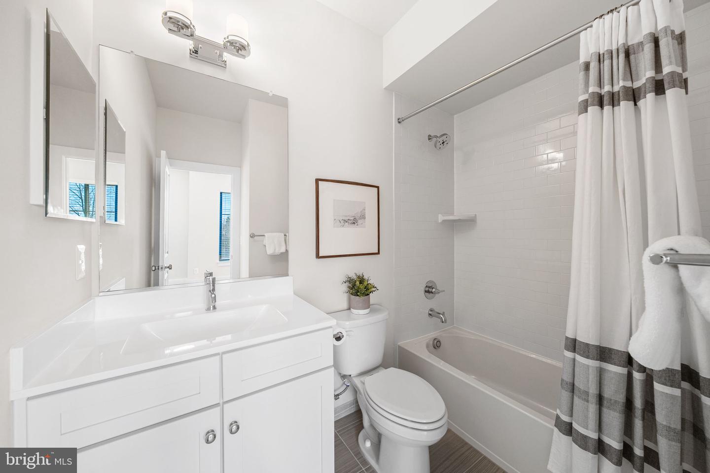 4973 LAKESIDE XING, CHANTILLY, Virginia 20151, 3 Bedrooms Bedrooms, ,3 BathroomsBathrooms,Residential,For sale,4973 LAKESIDE XING,VAFX2286180 MLS # VAFX2286180