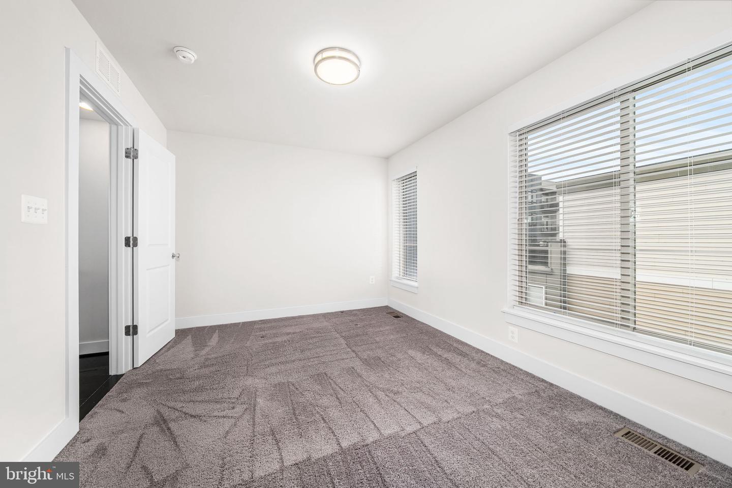 4973 LAKESIDE XING, CHANTILLY, Virginia 20151, 3 Bedrooms Bedrooms, ,3 BathroomsBathrooms,Residential,For sale,4973 LAKESIDE XING,VAFX2286180 MLS # VAFX2286180