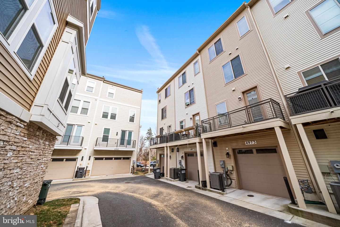 4973 LAKESIDE XING, CHANTILLY, Virginia 20151, 3 Bedrooms Bedrooms, ,3 BathroomsBathrooms,Residential,For sale,4973 LAKESIDE XING,VAFX2286180 MLS # VAFX2286180