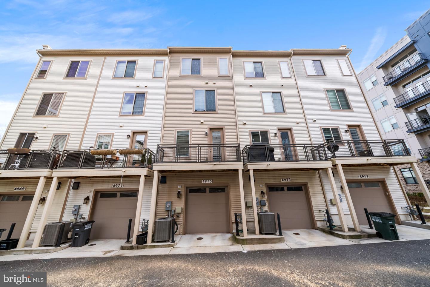 4973 LAKESIDE XING, CHANTILLY, Virginia 20151, 3 Bedrooms Bedrooms, ,3 BathroomsBathrooms,Residential,For sale,4973 LAKESIDE XING,VAFX2286180 MLS # VAFX2286180