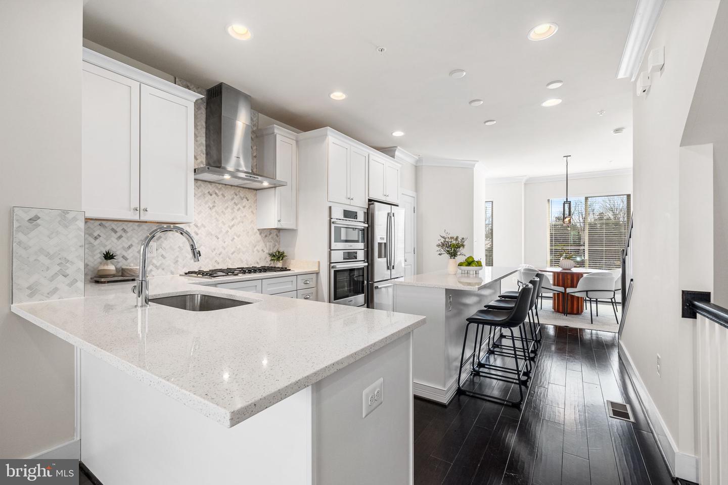 4973 LAKESIDE XING, CHANTILLY, Virginia 20151, 3 Bedrooms Bedrooms, ,3 BathroomsBathrooms,Residential,For sale,4973 LAKESIDE XING,VAFX2286180 MLS # VAFX2286180