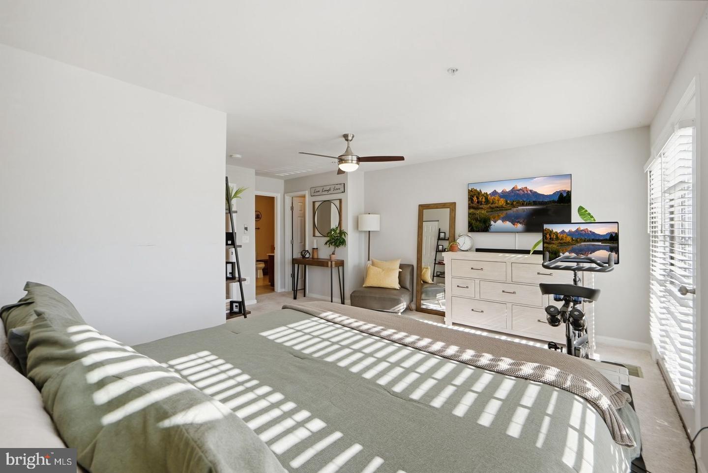 15839 JOHN DISKIN CIR, WOODBRIDGE, Virginia 22191, 3 Bedrooms Bedrooms, ,2 BathroomsBathrooms,Residential,For sale,15839 JOHN DISKIN CIR,VAPW2110752 MLS # VAPW2110752