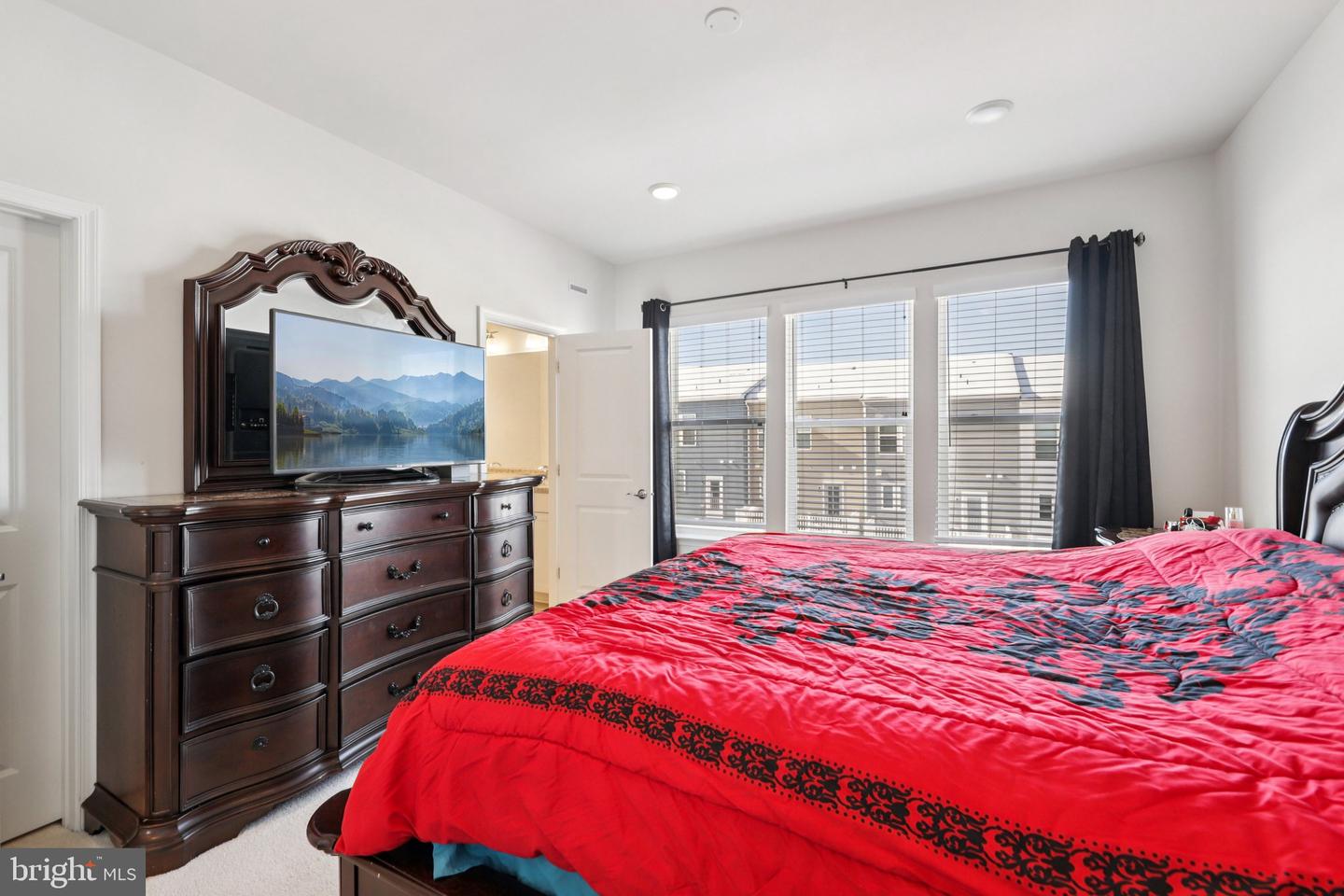 15099 JAXTON SQUARE LN, HAYMARKET, Virginia 20169, 3 Bedrooms Bedrooms, ,2 BathroomsBathrooms,Residential,For sale,15099 JAXTON SQUARE LN,VAPW2110794 MLS # VAPW2110794