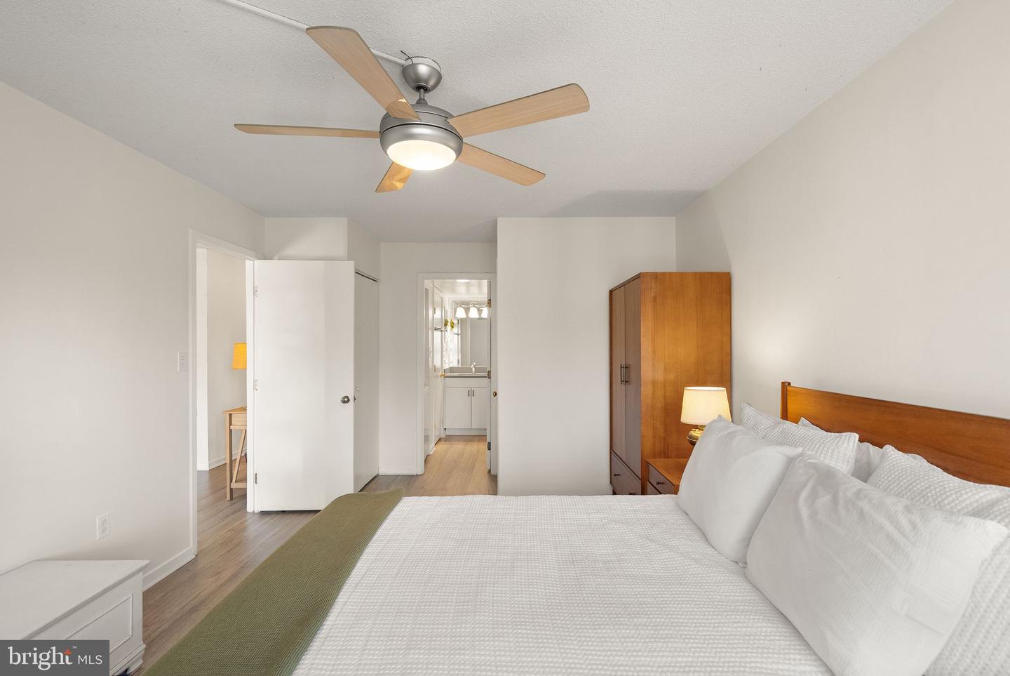 2111 WISCONSIN AVE NW #606, WASHINGTON, District Of Columbia 20007, 1 Bedroom Bedrooms, 2 Rooms Rooms,1 BathroomBathrooms,Residential,For sale,2111 WISCONSIN AVE NW #606,DCDC2242104 MLS # DCDC2242104