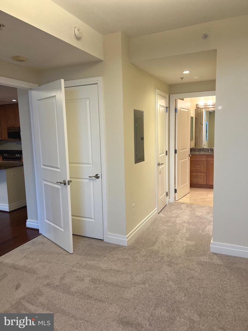 8220 CRESTWOOD HEIGHTS DR #1411, MCLEAN, Virginia 22102, 1 Bedroom Bedrooms, ,2 BathroomsBathrooms,Residential,For sale,8220 CRESTWOOD HEIGHTS DR #1411,VAFX2286512 MLS # VAFX2286512