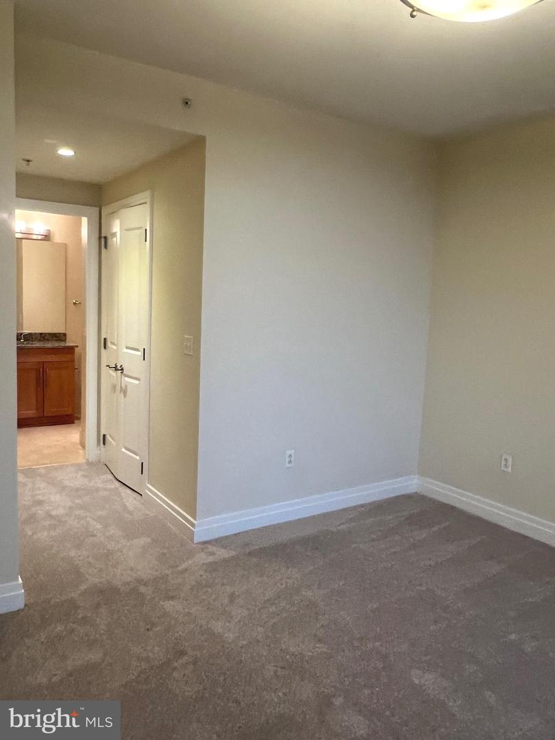 8220 CRESTWOOD HEIGHTS DR #1411, MCLEAN, Virginia 22102, 1 Bedroom Bedrooms, ,2 BathroomsBathrooms,Residential,For sale,8220 CRESTWOOD HEIGHTS DR #1411,VAFX2286512 MLS # VAFX2286512