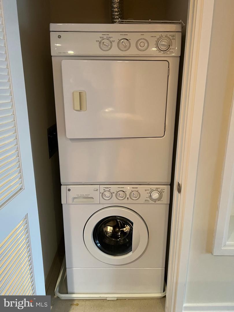 8220 CRESTWOOD HEIGHTS DR #1411, MCLEAN, Virginia 22102, 1 Bedroom Bedrooms, ,2 BathroomsBathrooms,Residential,For sale,8220 CRESTWOOD HEIGHTS DR #1411,VAFX2286512 MLS # VAFX2286512