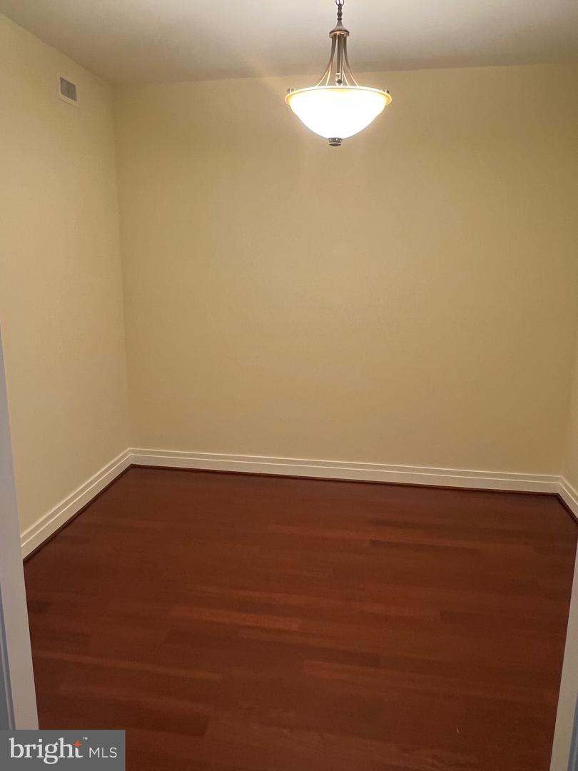 8220 CRESTWOOD HEIGHTS DR #1411, MCLEAN, Virginia 22102, 1 Bedroom Bedrooms, ,2 BathroomsBathrooms,Residential,For sale,8220 CRESTWOOD HEIGHTS DR #1411,VAFX2286512 MLS # VAFX2286512