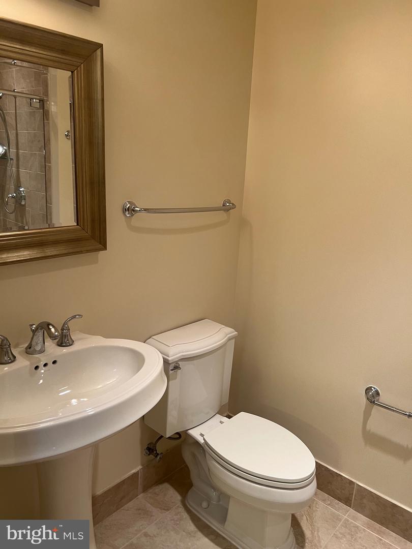 8220 CRESTWOOD HEIGHTS DR #1411, MCLEAN, Virginia 22102, 1 Bedroom Bedrooms, ,2 BathroomsBathrooms,Residential,For sale,8220 CRESTWOOD HEIGHTS DR #1411,VAFX2286512 MLS # VAFX2286512