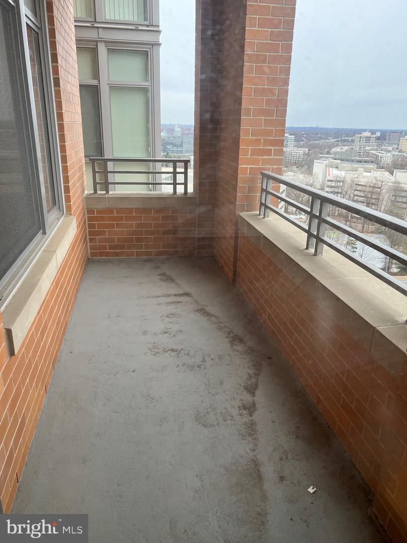 8220 CRESTWOOD HEIGHTS DR #1411, MCLEAN, Virginia 22102, 1 Bedroom Bedrooms, ,2 BathroomsBathrooms,Residential,For sale,8220 CRESTWOOD HEIGHTS DR #1411,VAFX2286512 MLS # VAFX2286512