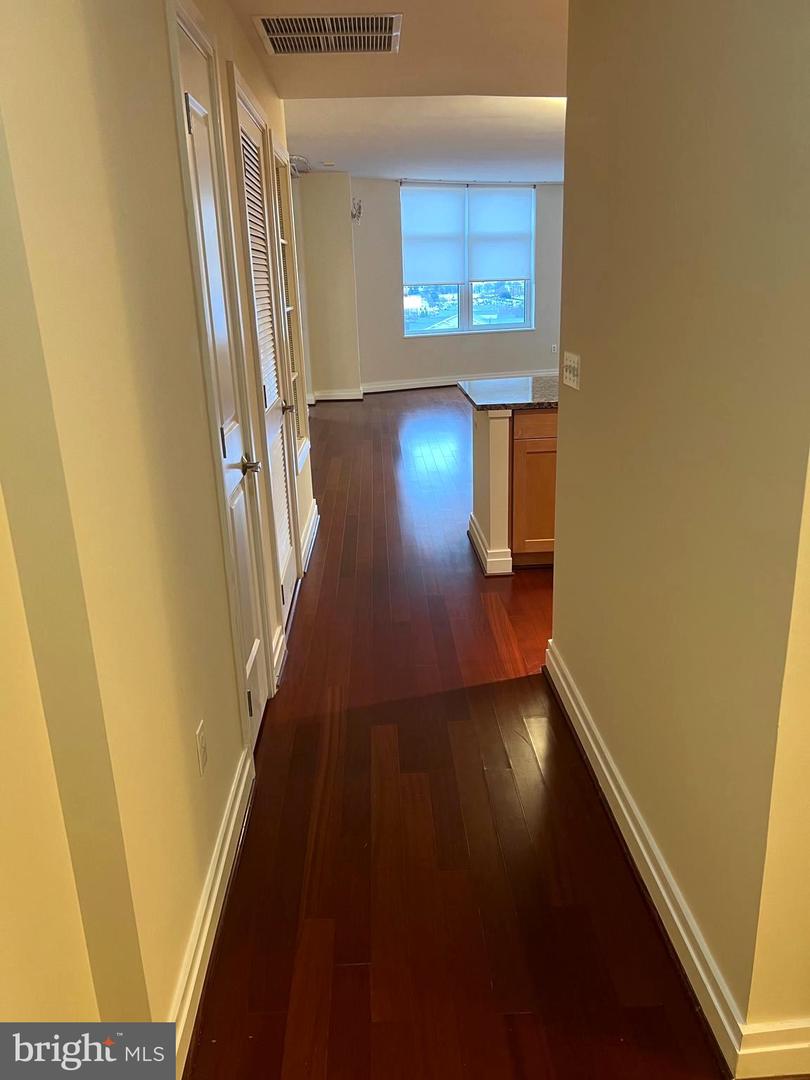 8220 CRESTWOOD HEIGHTS DR #1411, MCLEAN, Virginia 22102, 1 Bedroom Bedrooms, ,2 BathroomsBathrooms,Residential,For sale,8220 CRESTWOOD HEIGHTS DR #1411,VAFX2286512 MLS # VAFX2286512