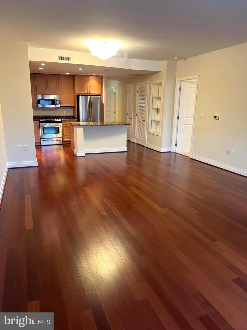 8220 CRESTWOOD HEIGHTS DR #1411, MCLEAN, Virginia 22102, 1 Bedroom Bedrooms, ,2 BathroomsBathrooms,Residential,For sale,8220 CRESTWOOD HEIGHTS DR #1411,VAFX2286512 MLS # VAFX2286512