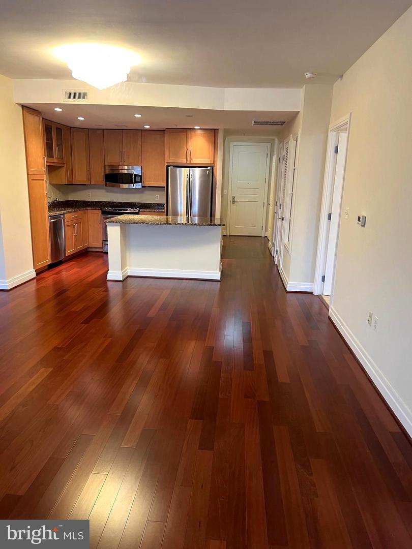 8220 CRESTWOOD HEIGHTS DR #1411, MCLEAN, Virginia 22102, 1 Bedroom Bedrooms, ,2 BathroomsBathrooms,Residential,For sale,8220 CRESTWOOD HEIGHTS DR #1411,VAFX2286512 MLS # VAFX2286512