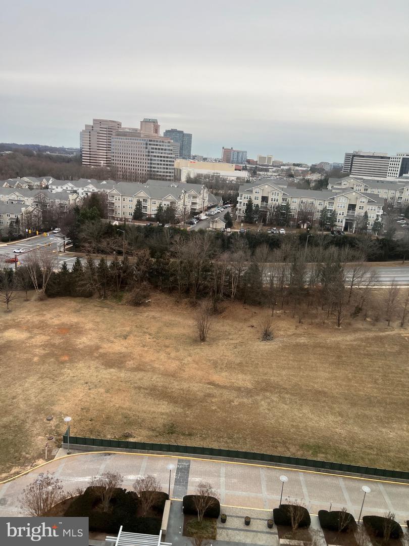 8220 CRESTWOOD HEIGHTS DR #1411, MCLEAN, Virginia 22102, 1 Bedroom Bedrooms, ,2 BathroomsBathrooms,Residential,For sale,8220 CRESTWOOD HEIGHTS DR #1411,VAFX2286512 MLS # VAFX2286512