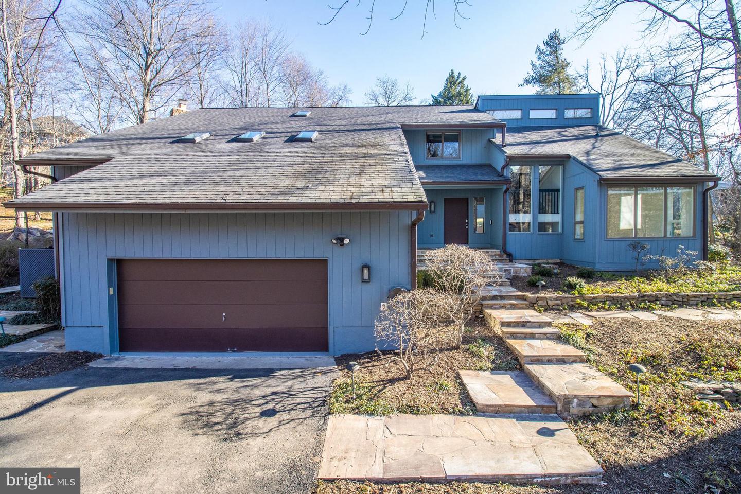 7107 ROXANN RD, ALEXANDRIA, Virginia 22315, 4 Bedrooms Bedrooms, ,4 BathroomsBathrooms,Residential,For sale,7107 ROXANN RD,VAFX2286678 MLS # VAFX2286678