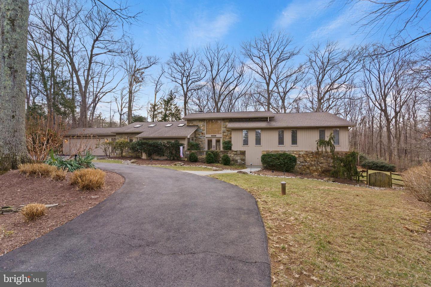 10124 CAPTAIN HICKORY PL, GREAT FALLS, Virginia 22066, 5 Bedrooms Bedrooms, ,4 BathroomsBathrooms,Residential,For sale,10124 CAPTAIN HICKORY PL,VAFX2286724 MLS # VAFX2286724