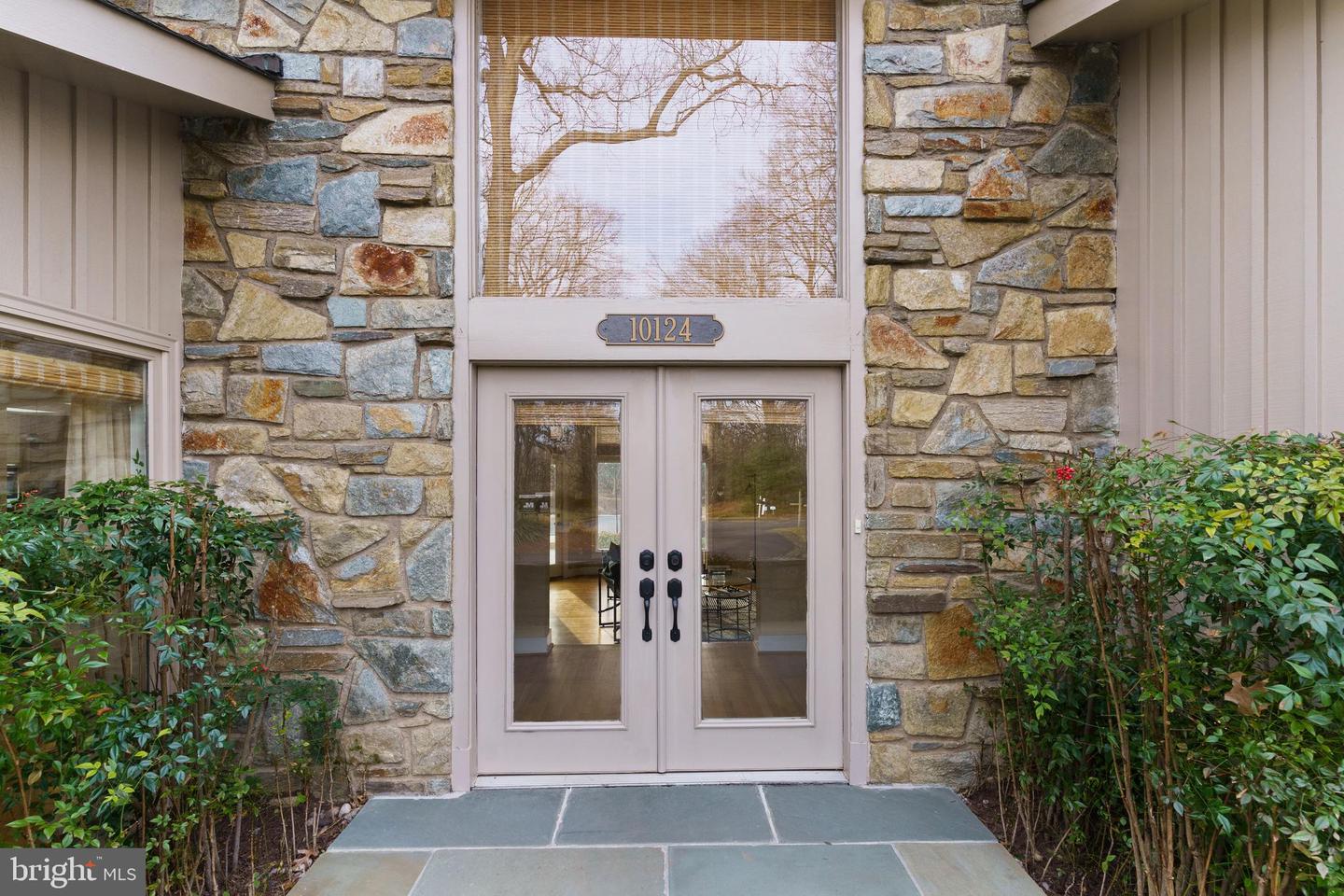 10124 CAPTAIN HICKORY PL, GREAT FALLS, Virginia 22066, 5 Bedrooms Bedrooms, ,4 BathroomsBathrooms,Residential,For sale,10124 CAPTAIN HICKORY PL,VAFX2286724 MLS # VAFX2286724