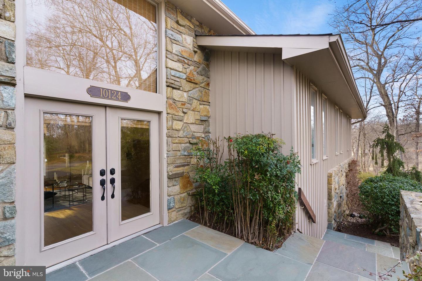 10124 CAPTAIN HICKORY PL, GREAT FALLS, Virginia 22066, 5 Bedrooms Bedrooms, ,4 BathroomsBathrooms,Residential,For sale,10124 CAPTAIN HICKORY PL,VAFX2286724 MLS # VAFX2286724