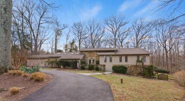 10124 CAPTAIN HICKORY PL, GREAT FALLS, Virginia 22066, 5 Bedrooms Bedrooms, ,4 BathroomsBathrooms,Residential,For sale,10124 CAPTAIN HICKORY PL,VAFX2286724 MLS # VAFX2286724