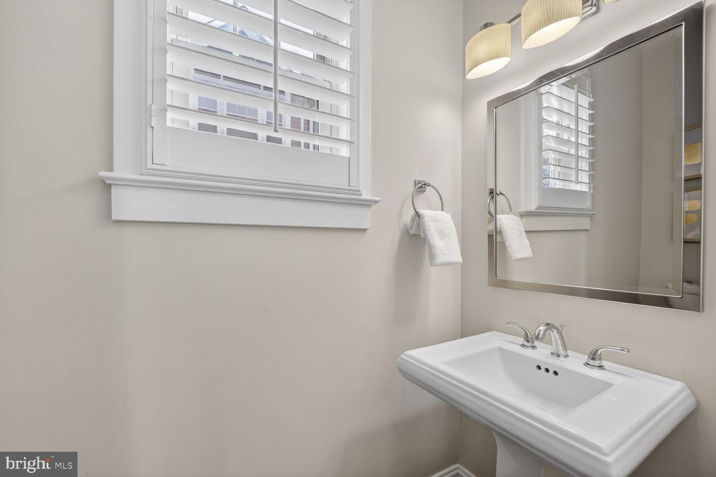 8113 WELLINGTON RD, ALEXANDRIA, Virginia 22308, 5 Bedrooms Bedrooms, ,4 BathroomsBathrooms,Residential,For sale,8113 WELLINGTON RD,VAFX2286738 MLS # VAFX2286738