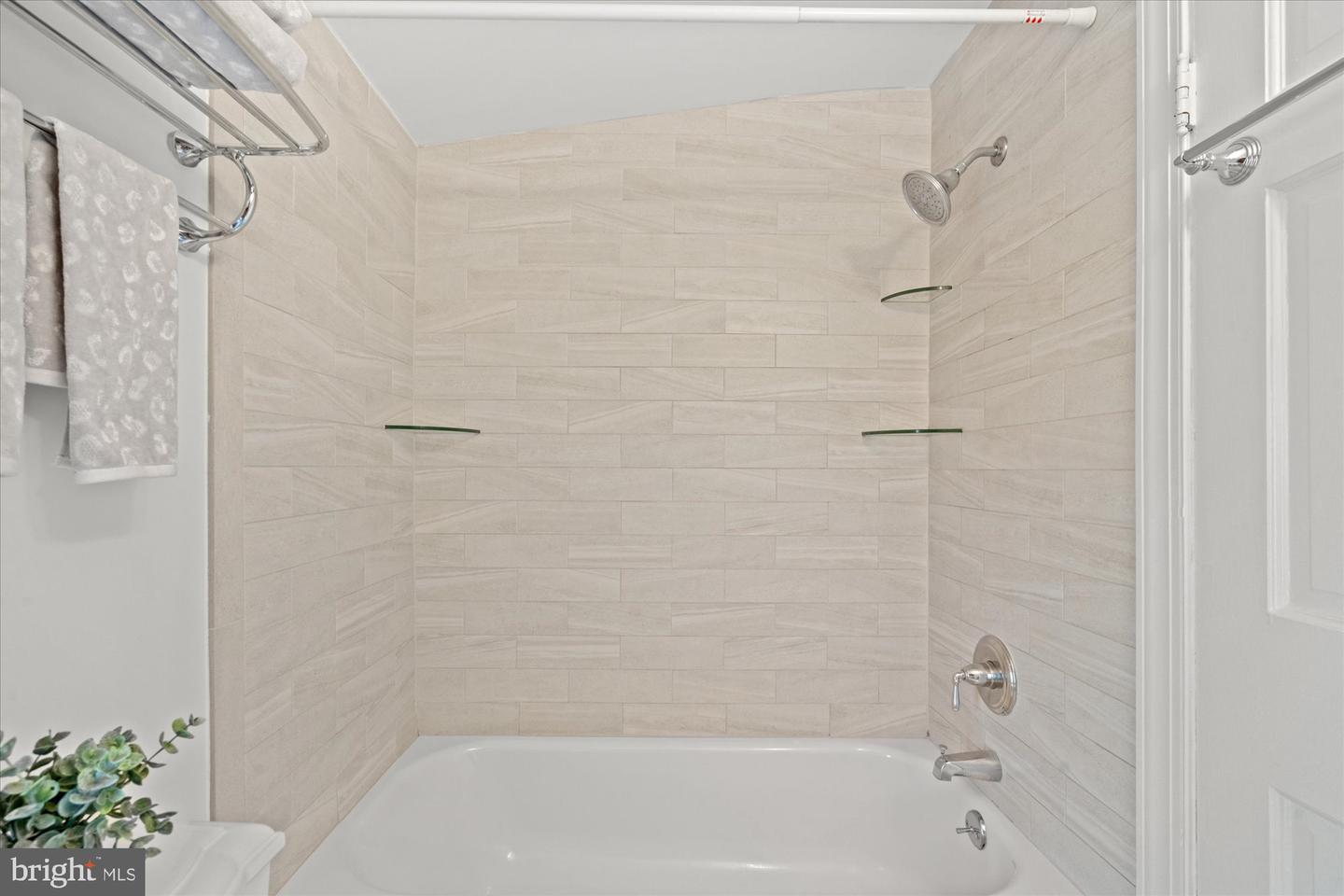 399 TENNESSEE AVE, ALEXANDRIA, Virginia 22305, 3 Bedrooms Bedrooms, ,2 BathroomsBathrooms,Residential,For sale,399 TENNESSEE AVE,VAAX2053380 MLS # VAAX2053380