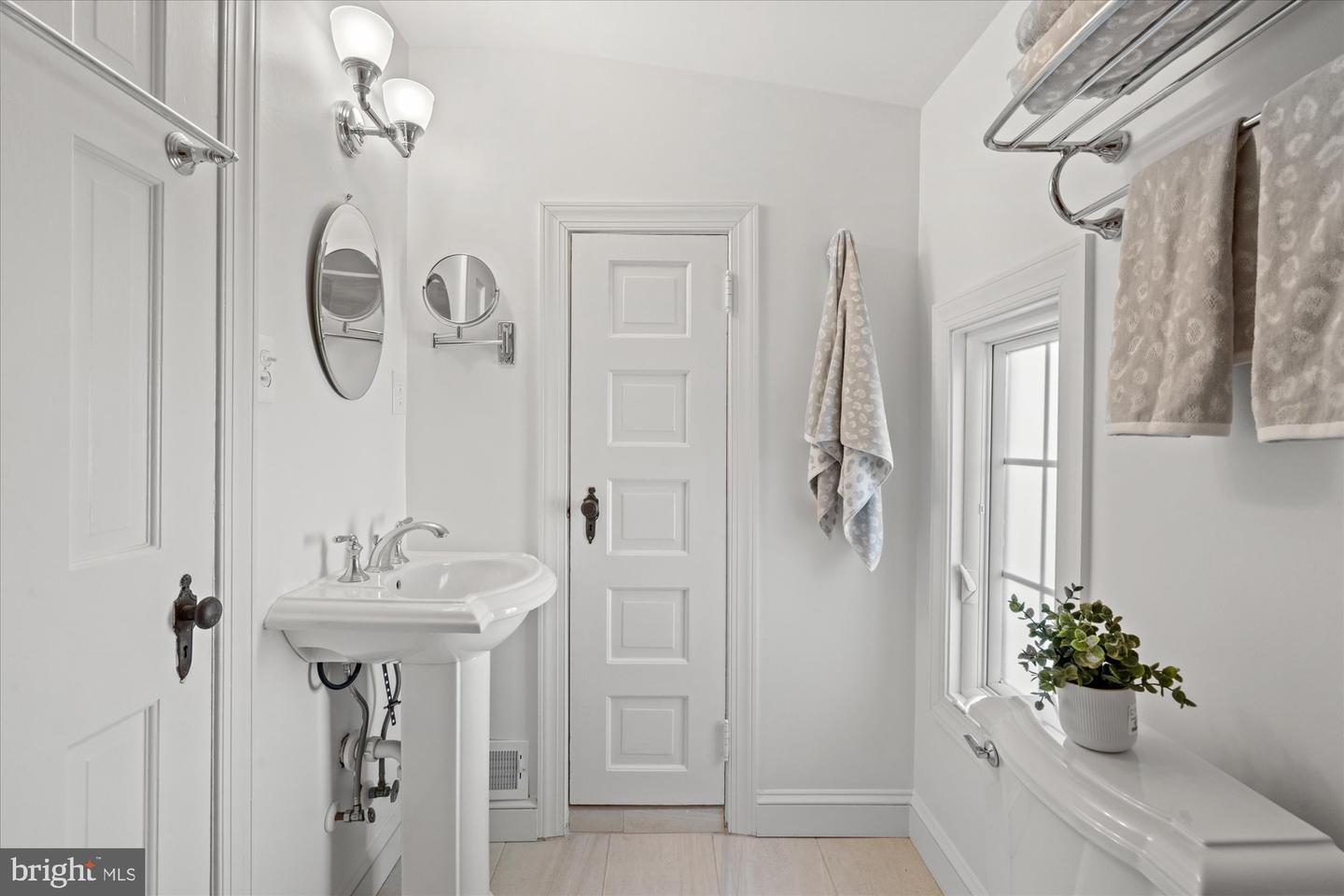 399 TENNESSEE AVE, ALEXANDRIA, Virginia 22305, 3 Bedrooms Bedrooms, ,2 BathroomsBathrooms,Residential,For sale,399 TENNESSEE AVE,VAAX2053380 MLS # VAAX2053380