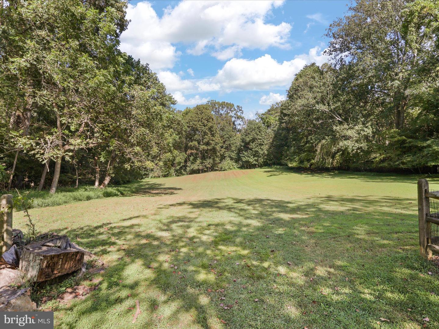 11607 HELMONT DR, OAKTON, Virginia 22124, 4 Bedrooms Bedrooms, ,2 BathroomsBathrooms,Residential,For sale,11607 HELMONT DR,VAFX2286834 MLS # VAFX2286834