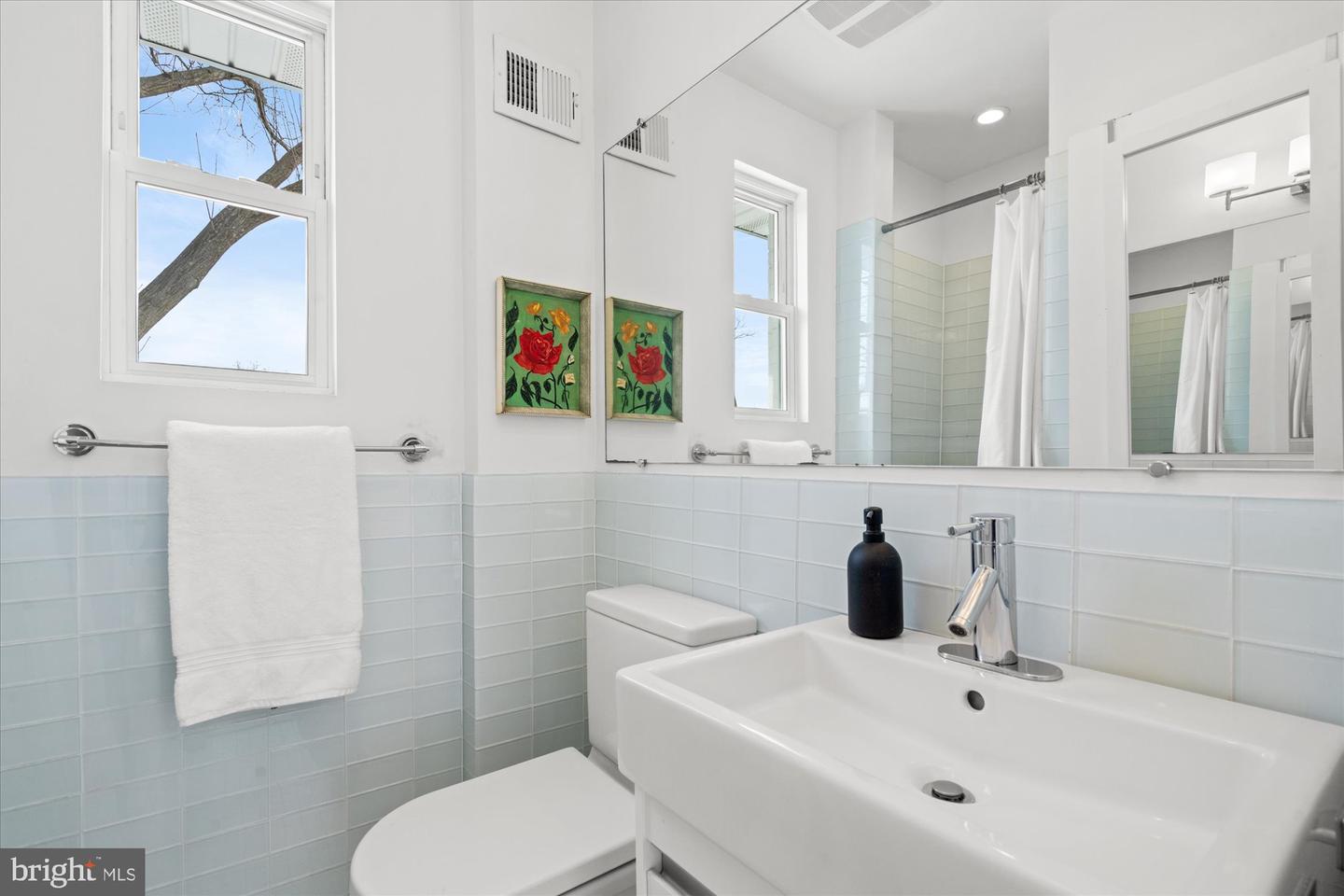 2917 ARGYLE DR, ALEXANDRIA, Virginia 22305, 4 Bedrooms Bedrooms, ,3 BathroomsBathrooms,Residential,For sale,2917 ARGYLE DR,VAAX2053382 MLS # VAAX2053382