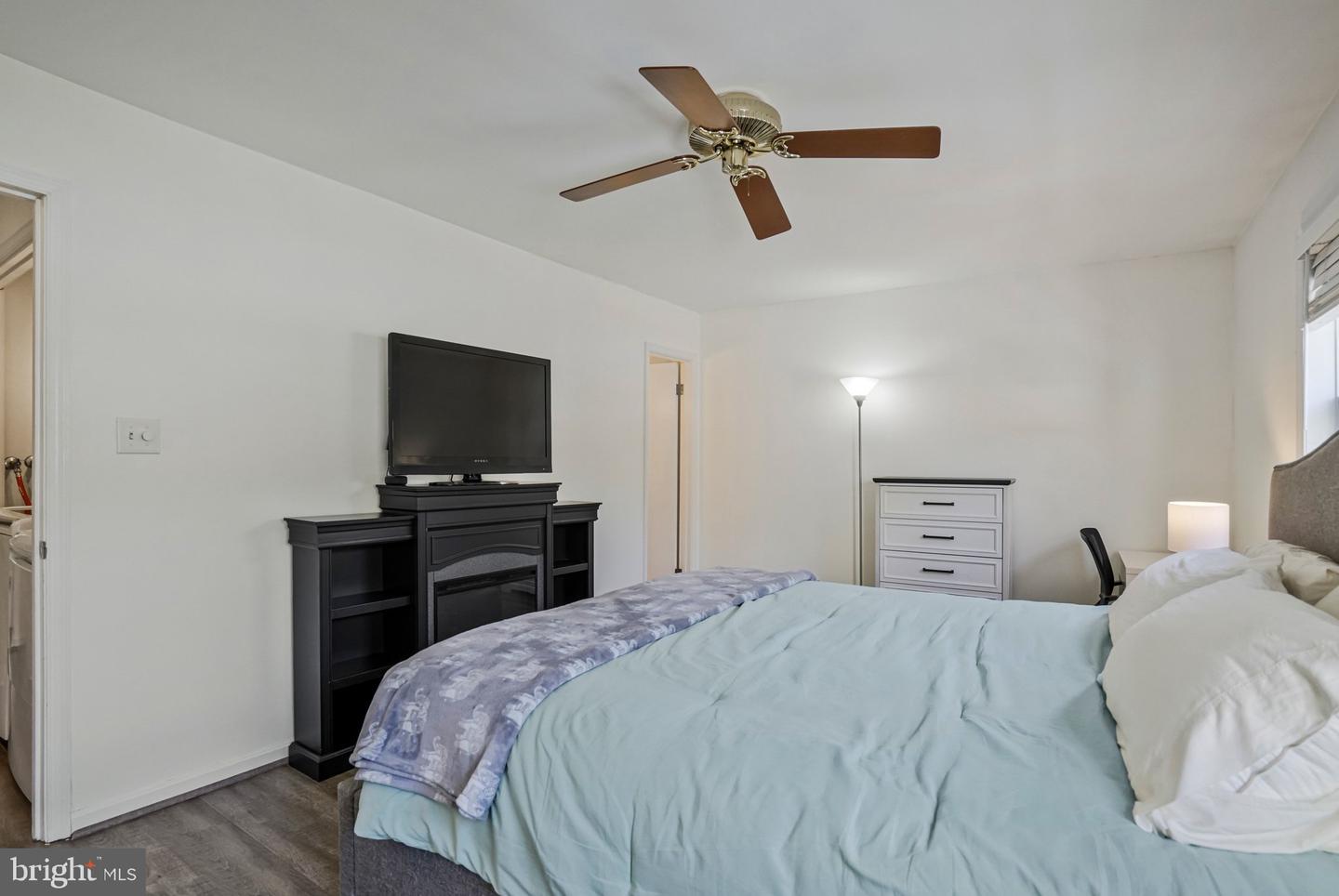 6064 OLD LANDING WAY, BURKE, Virginia 22015, 3 Bedrooms Bedrooms, 9 Rooms Rooms,2 BathroomsBathrooms,Residential,For sale,6064 OLD LANDING WAY,VAFX2286910 MLS # VAFX2286910 6064 OLD LANDING WAY, BURKE, Virginia 22015, 3 Bedrooms Bedrooms, 9 Rooms Rooms,2 BathroomsBathrooms,Residential,For sale,6064 OLD LANDING WAY,VAFX2286910 MLS # VAFX2286910