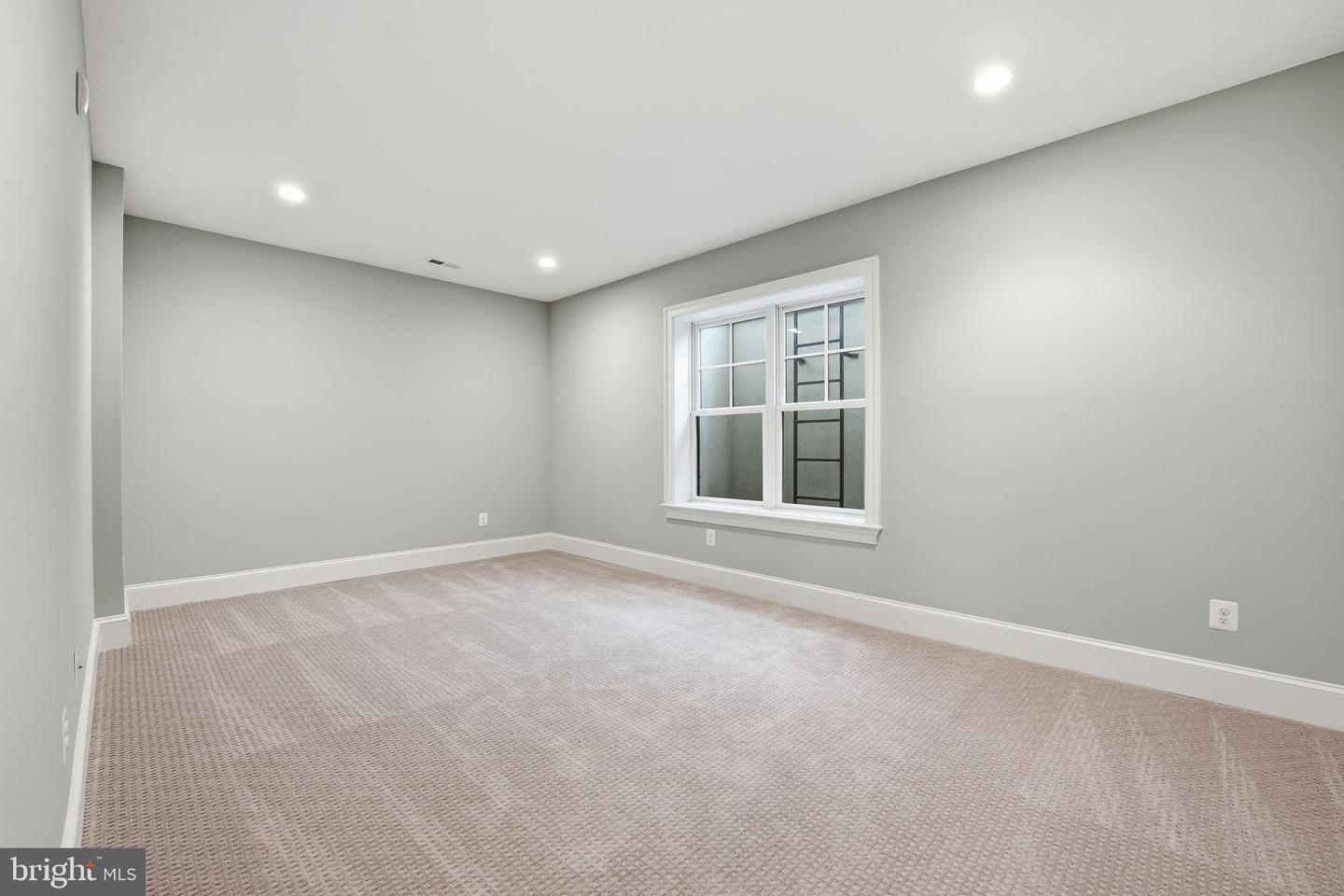 1723 N BARTON ST, ARLINGTON, Virginia 22201, 6 Bedrooms Bedrooms, ,5 BathroomsBathrooms,Residential,For sale,1723 N BARTON ST,VAAR2067994 MLS # VAAR2067994