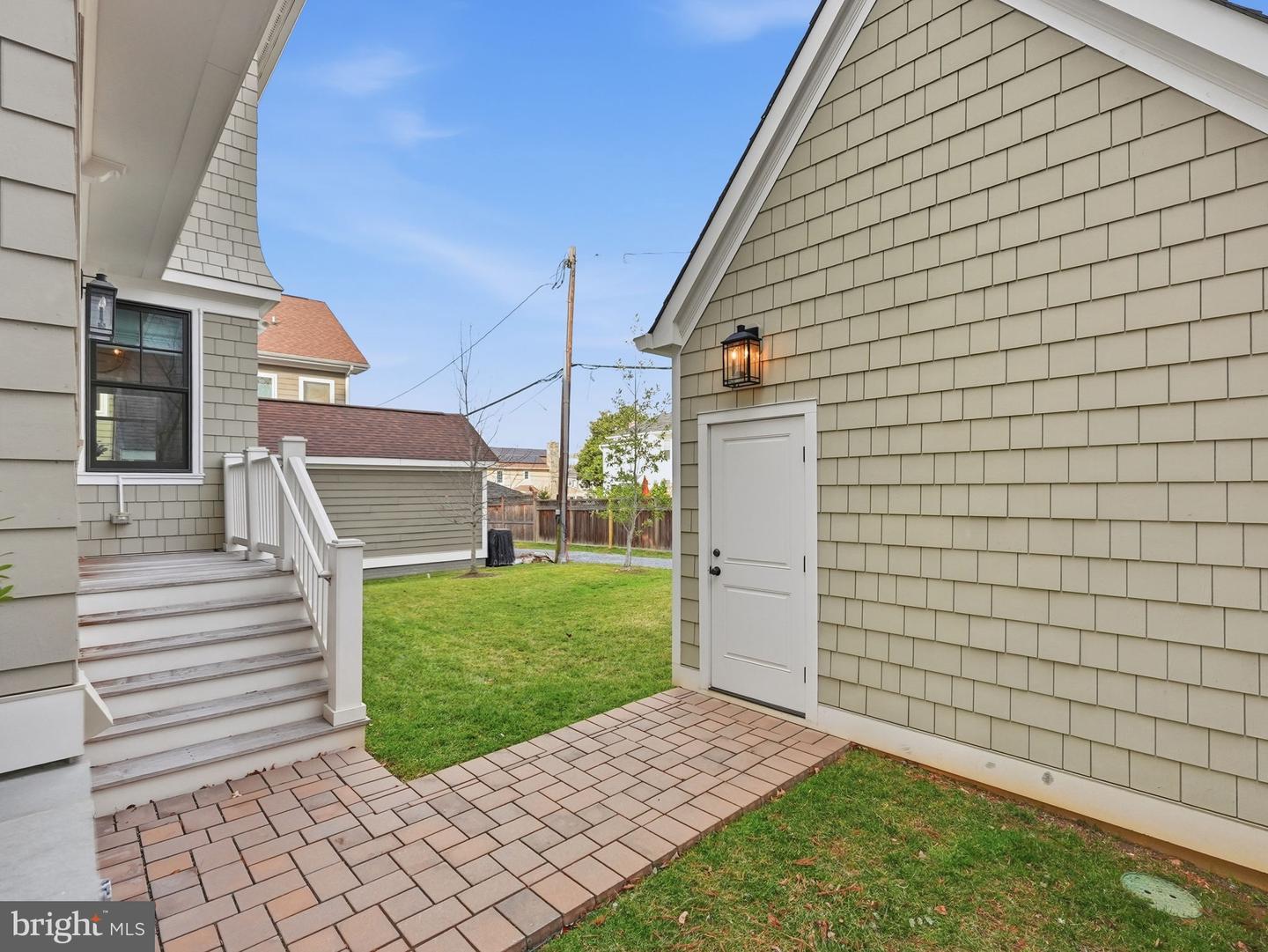 1723 N BARTON ST, ARLINGTON, Virginia 22201, 6 Bedrooms Bedrooms, ,5 BathroomsBathrooms,Residential,For sale,1723 N BARTON ST,VAAR2067994 MLS # VAAR2067994