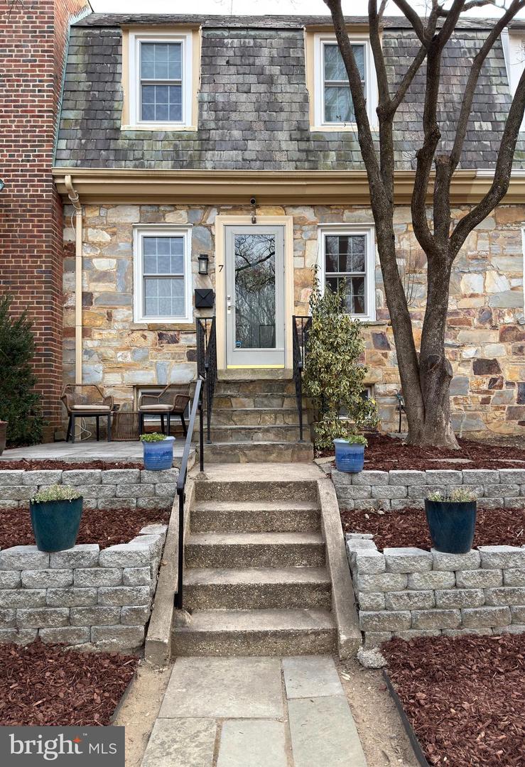7 E MAPLE ST, ALEXANDRIA, Virginia 22301, 2 Bedrooms Bedrooms, ,2 BathroomsBathrooms,Residential,For sale,7 E MAPLE ST,VAAX2053426 MLS # VAAX2053426 7 E MAPLE ST, ALEXANDRIA, Virginia 22301, 2 Bedrooms Bedrooms, ,2 BathroomsBathrooms,Residential,For sale,7 E MAPLE ST,VAAX2053426 MLS # VAAX2053426