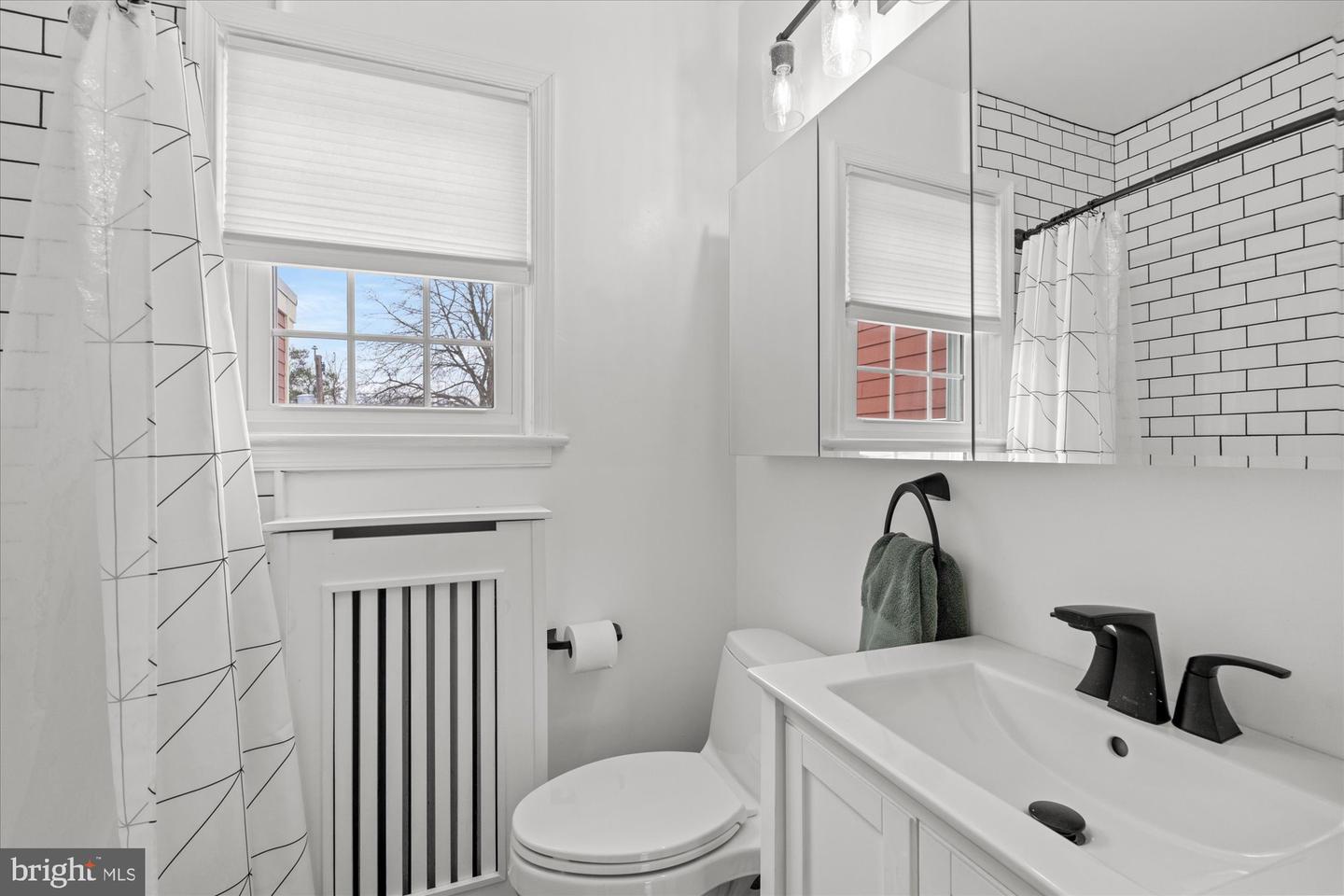7 E MAPLE ST, ALEXANDRIA, Virginia 22301, 2 Bedrooms Bedrooms, ,2 BathroomsBathrooms,Residential,For sale,7 E MAPLE ST,VAAX2053426 MLS # VAAX2053426 7 E MAPLE ST, ALEXANDRIA, Virginia 22301, 2 Bedrooms Bedrooms, ,2 BathroomsBathrooms,Residential,For sale,7 E MAPLE ST,VAAX2053426 MLS # VAAX2053426
