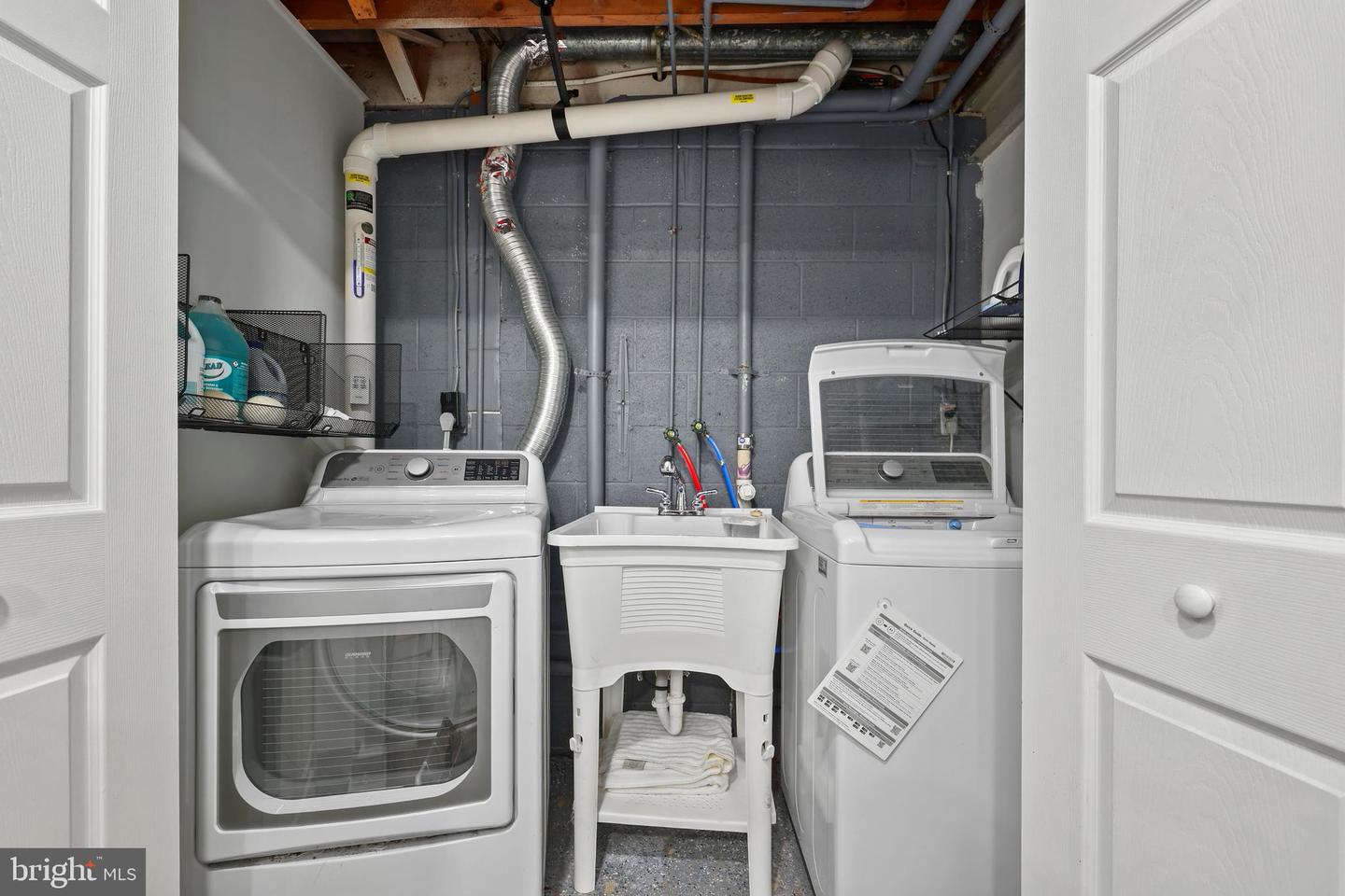 12006 PARK SHORE CT, WOODBRIDGE, Virginia 22192, 4 Bedrooms Bedrooms, 11 Rooms Rooms,3 BathroomsBathrooms,Residential,For sale,12006 PARK SHORE CT,VAPW2111046 MLS # VAPW2111046