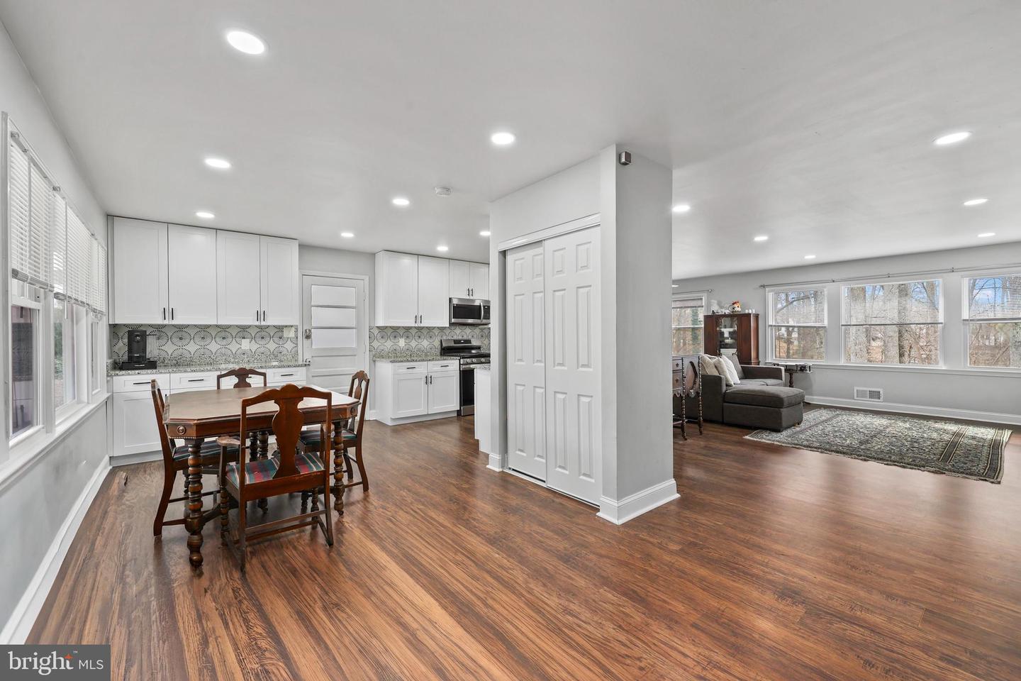 12006 PARK SHORE CT, WOODBRIDGE, Virginia 22192, 4 Bedrooms Bedrooms, 11 Rooms Rooms,3 BathroomsBathrooms,Residential,For sale,12006 PARK SHORE CT,VAPW2111046 MLS # VAPW2111046