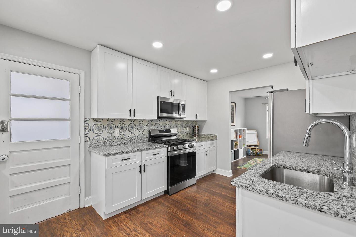 12006 PARK SHORE CT, WOODBRIDGE, Virginia 22192, 4 Bedrooms Bedrooms, 11 Rooms Rooms,3 BathroomsBathrooms,Residential,For sale,12006 PARK SHORE CT,VAPW2111046 MLS # VAPW2111046