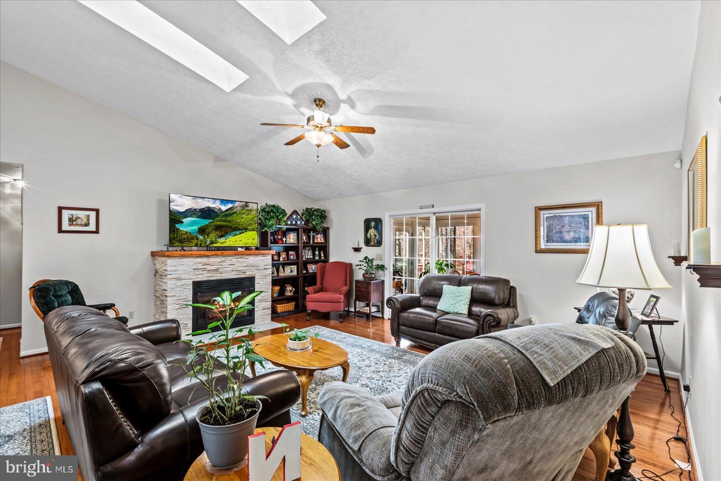 142 YORKTOWN BLVD, LOCUST GROVE, Virginia 22508, 3 Bedrooms Bedrooms, 7 Rooms Rooms,2 BathroomsBathrooms,Residential,For sale,142 YORKTOWN BLVD,VAOR2013172 MLS # VAOR2013172