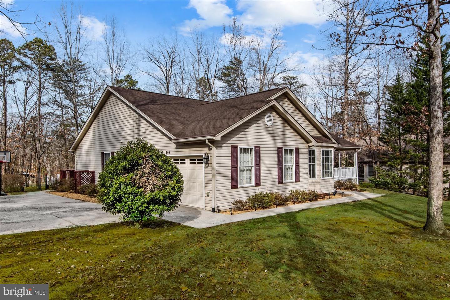 142 YORKTOWN BLVD, LOCUST GROVE, Virginia 22508, 3 Bedrooms Bedrooms, 7 Rooms Rooms,2 BathroomsBathrooms,Residential,For sale,142 YORKTOWN BLVD,VAOR2013172 MLS # VAOR2013172