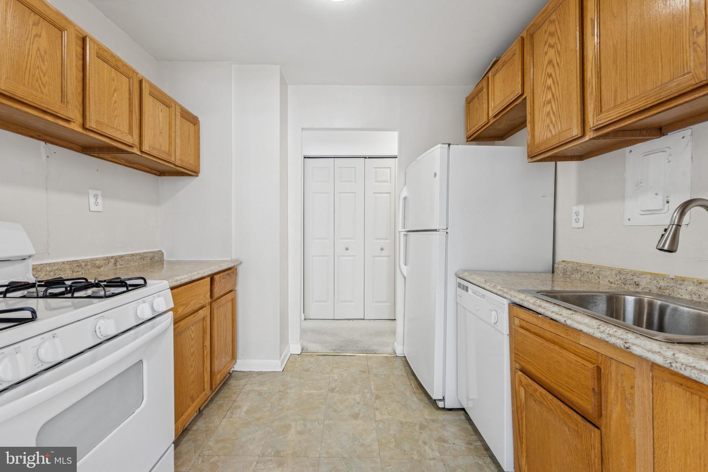 5565 COLUMBIA #412, ARLINGTON, Virginia 22204, 1 Bedroom Bedrooms, 2 Rooms Rooms,1 BathroomBathrooms,Residential,For sale,5565 COLUMBIA #412,VAAR2068012 MLS # VAAR2068012 5565 COLUMBIA #412, ARLINGTON, Virginia 22204, 1 Bedroom Bedrooms, 2 Rooms Rooms,1 BathroomBathrooms,Residential,For sale,5565 COLUMBIA #412,VAAR2068012 MLS # VAAR2068012