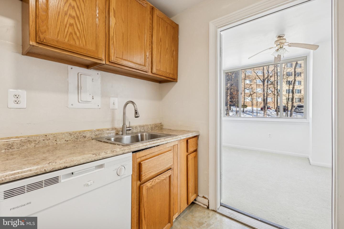 5565 COLUMBIA #412, ARLINGTON, Virginia 22204, 1 Bedroom Bedrooms, 2 Rooms Rooms,1 BathroomBathrooms,Residential,For sale,5565 COLUMBIA #412,VAAR2068012 MLS # VAAR2068012 5565 COLUMBIA #412, ARLINGTON, Virginia 22204, 1 Bedroom Bedrooms, 2 Rooms Rooms,1 BathroomBathrooms,Residential,For sale,5565 COLUMBIA #412,VAAR2068012 MLS # VAAR2068012