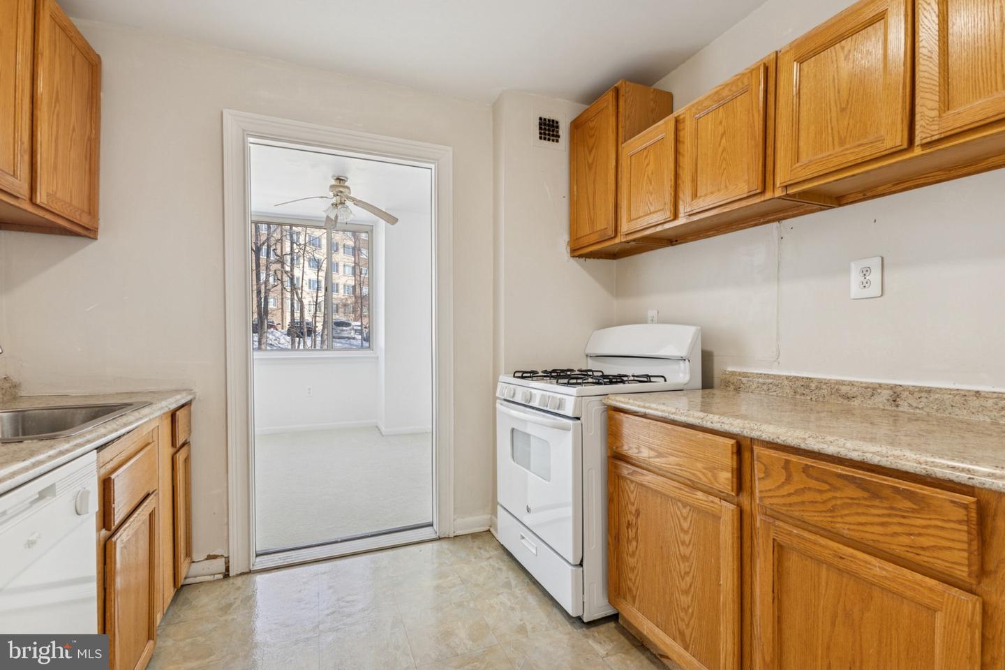 5565 COLUMBIA #412, ARLINGTON, Virginia 22204, 1 Bedroom Bedrooms, 2 Rooms Rooms,1 BathroomBathrooms,Residential,For sale,5565 COLUMBIA #412,VAAR2068012 MLS # VAAR2068012 5565 COLUMBIA #412, ARLINGTON, Virginia 22204, 1 Bedroom Bedrooms, 2 Rooms Rooms,1 BathroomBathrooms,Residential,For sale,5565 COLUMBIA #412,VAAR2068012 MLS # VAAR2068012
