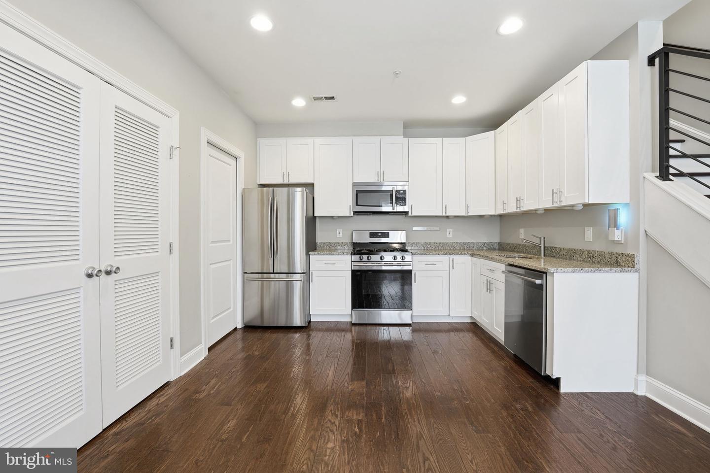 1018 13TH ST SE #2, WASHINGTON, District Of Columbia 20003, 2 Bedrooms Bedrooms, ,2 BathroomsBathrooms,Residential,For sale,1018 13TH ST SE #2,DCDC2242906 MLS # DCDC2242906