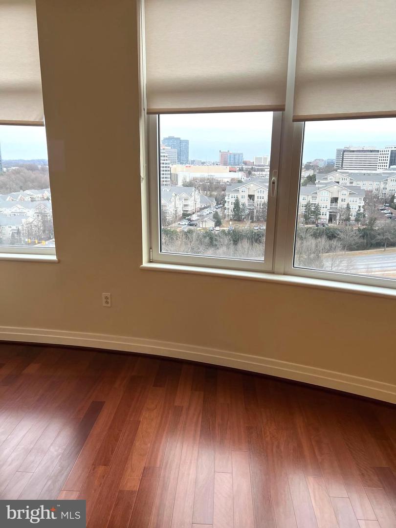 8220 CRESTWOOD HEIGHTS DR #1410, MCLEAN, Virginia 22102, 1 Bedroom Bedrooms, ,2 BathroomsBathrooms,Residential,For sale,8220 CRESTWOOD HEIGHTS DR #1410,VAFX2287202 MLS # VAFX2287202