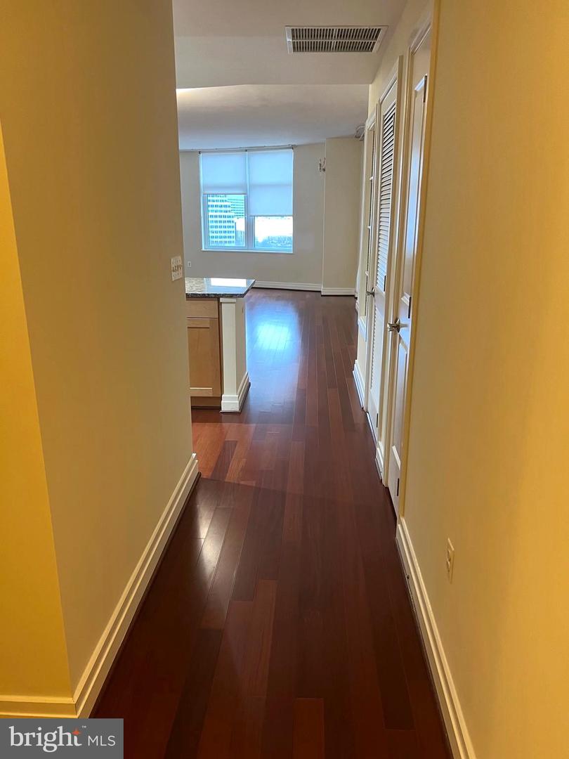8220 CRESTWOOD HEIGHTS DR #1410, MCLEAN, Virginia 22102, 1 Bedroom Bedrooms, ,2 BathroomsBathrooms,Residential,For sale,8220 CRESTWOOD HEIGHTS DR #1410,VAFX2287202 MLS # VAFX2287202