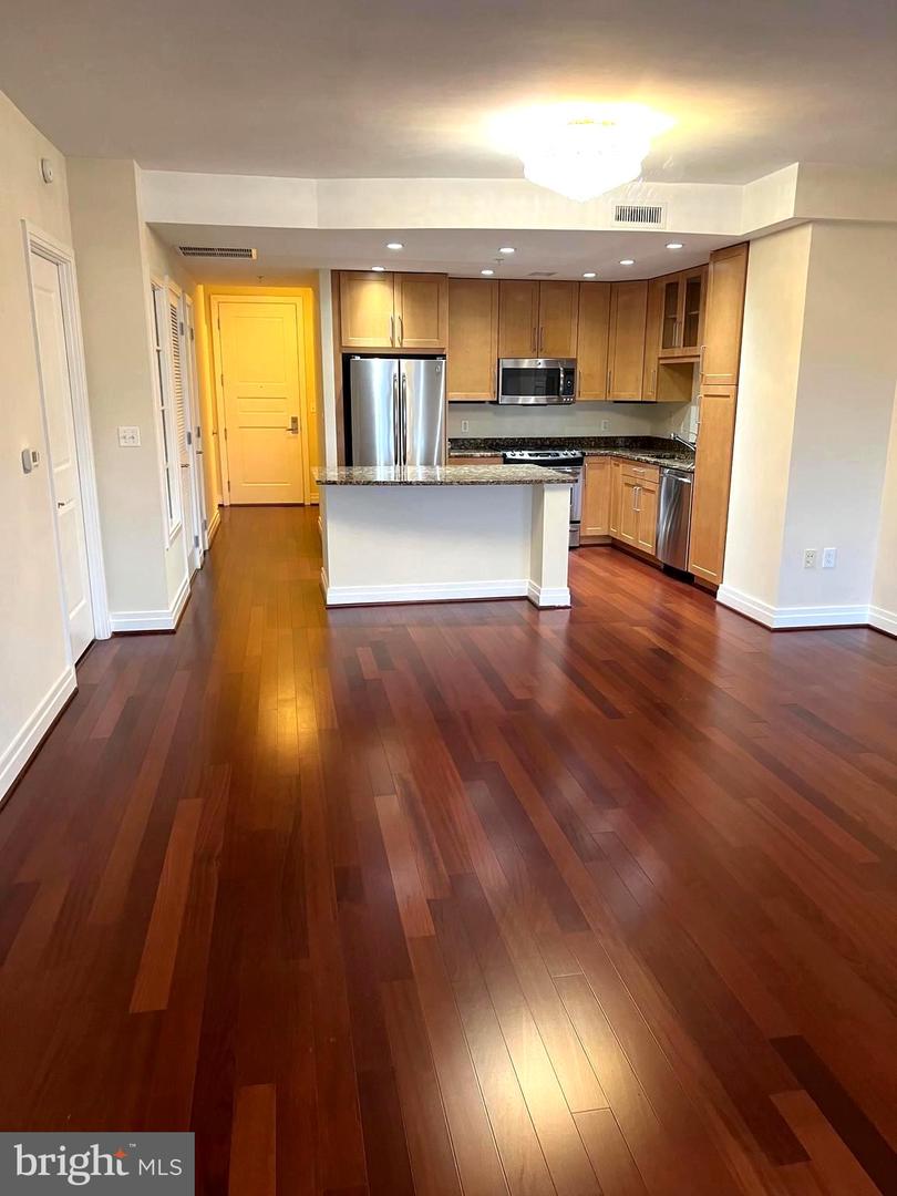 8220 CRESTWOOD HEIGHTS DR #1410, MCLEAN, Virginia 22102, 1 Bedroom Bedrooms, ,2 BathroomsBathrooms,Residential,For sale,8220 CRESTWOOD HEIGHTS DR #1410,VAFX2287202 MLS # VAFX2287202