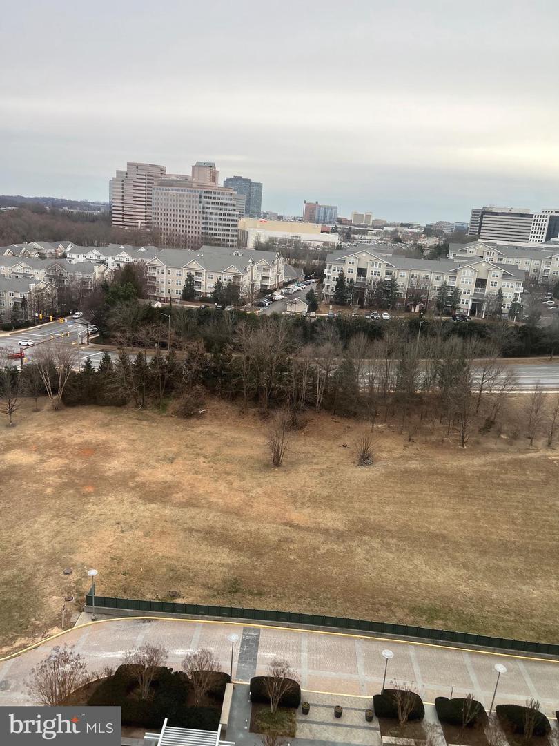 8220 CRESTWOOD HEIGHTS DR #1410, MCLEAN, Virginia 22102, 1 Bedroom Bedrooms, ,2 BathroomsBathrooms,Residential,For sale,8220 CRESTWOOD HEIGHTS DR #1410,VAFX2287202 MLS # VAFX2287202