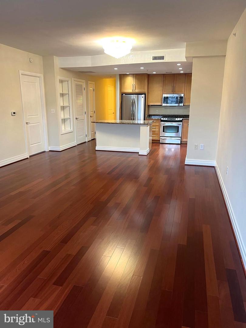 8220 CRESTWOOD HEIGHTS DR #1410, MCLEAN, Virginia 22102, 1 Bedroom Bedrooms, ,2 BathroomsBathrooms,Residential,For sale,8220 CRESTWOOD HEIGHTS DR #1410,VAFX2287202 MLS # VAFX2287202